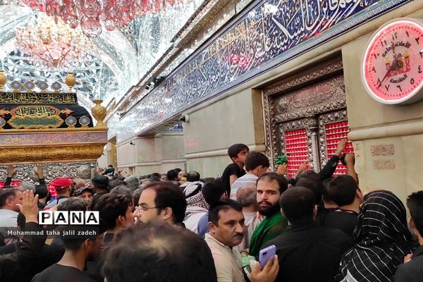 جمعیت کم نظیر مردم  در حرم امام حسین(ع) و حضرت عباس(ع)