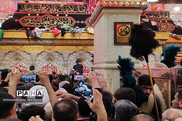 جمعیت کم نظیر مردم  در حرم امام حسین(ع) و حضرت عباس(ع)