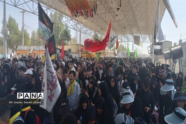 پیاده‌روی زائران اربعین حسینی در مسیر عاشقی