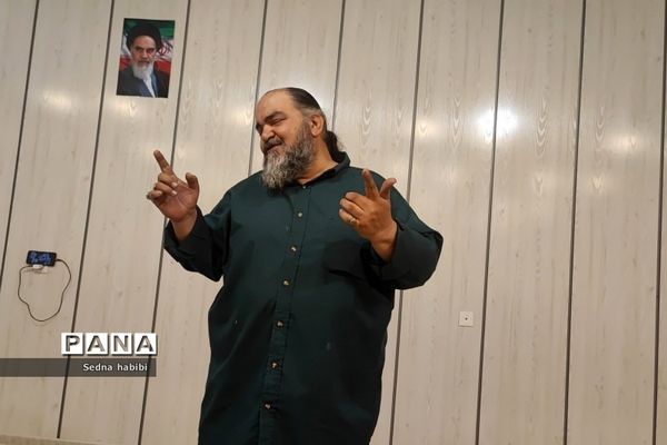 برگزاری کلاس نقالی و شاهنامه خوانی در دوره‌توانمندسازی هنرهای نمایشی در رودهن
