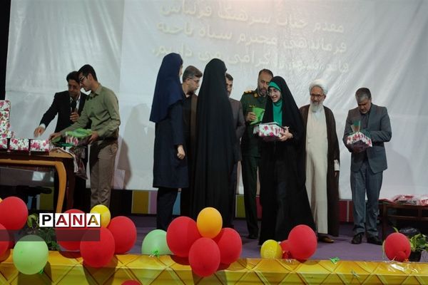 تجلیل از منتخبان فرهنگی هنری و دانایی و توانایی در قائمشهر