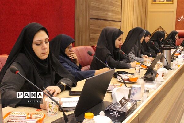 نشست هم‌اندیشی مسئولان امورتربیتی مناطق ۲۱ گانه شهرستان‌های تهران