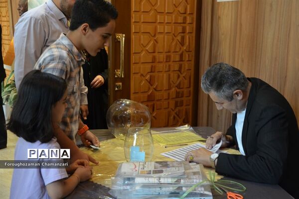 مراسم تجلیل از پذیرفته‌شدگان مدارس تیزهوشان در مشهد