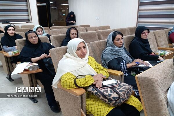 جلسه روسای انجمن اولیاء و مربیان آموزش و پرورش استثنایی پایتخت