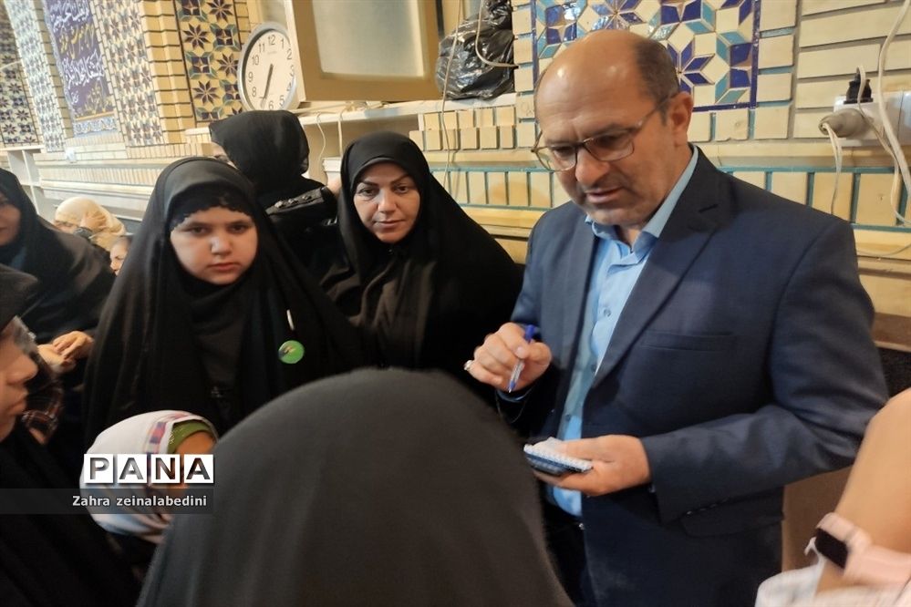 دوشنبه‌های مسجد محوری با حضور دانش‌آموزان و مسئولان آموزش و پرورش در شیراز