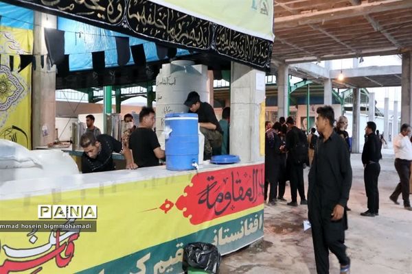 ارائه خدمات موکب‌ها به زائران حسینی  در مسیر کربلا