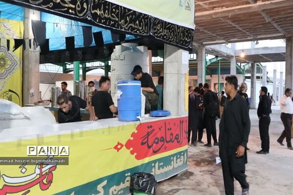ارائه خدمات موکب‌ها به زائران حسینی  در مسیر کربلا