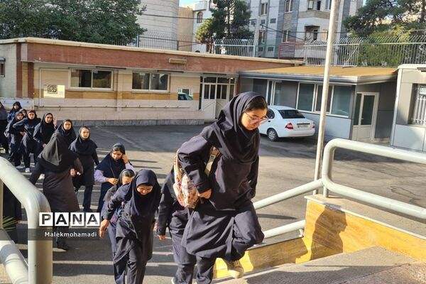 مانور بازگشایی مدرسه در دبیرستان فرهنگ منطقه ۱۳