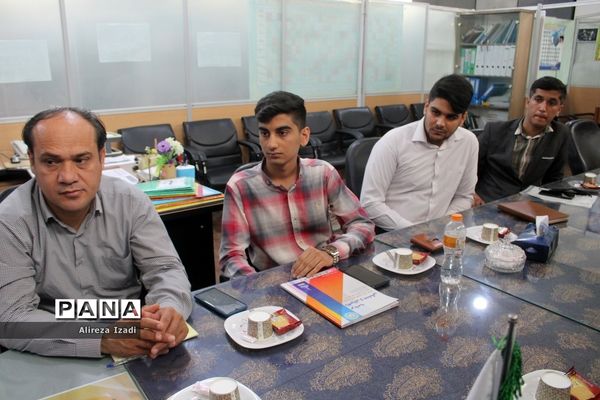 نشست هیات رئیسه شورای دانش‌آموزی استان بوشهر