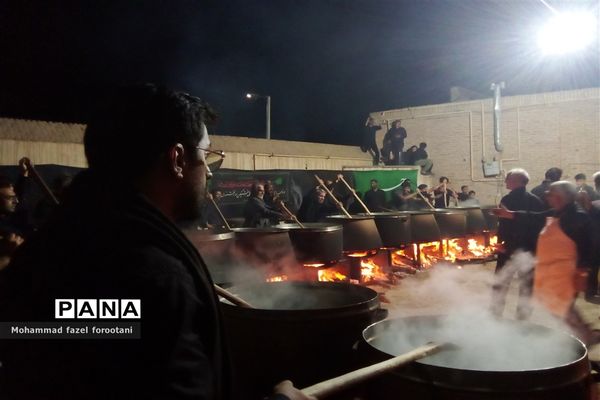 طبخ غلور در شب اربعین به رسم هرساله در خراسان جنوبی