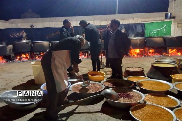 طبخ غلور در شب اربعین به رسم هرساله در خراسان جنوبی