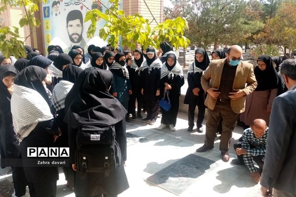 مراسم غبارروبی گلزار شهدا در شهر زیارت