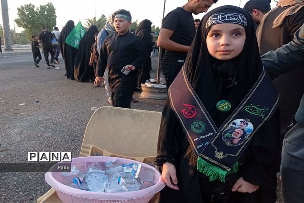 جلوه‌هایی از حضور و فعالیت دانش‌آموزان ایرانی و عراقی در موکب ‌های اربعین