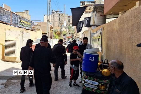 جلوه‌هایی از حضور و فعالیت دانش‌آموزان ایرانی و عراقی در موکب ‌های اربعین