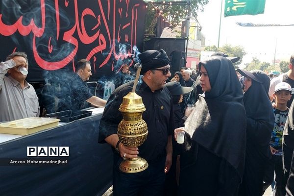 حضور گسترده مردم شهرستان قرچک در پیاده روی جاماندگان اربعین حسینی