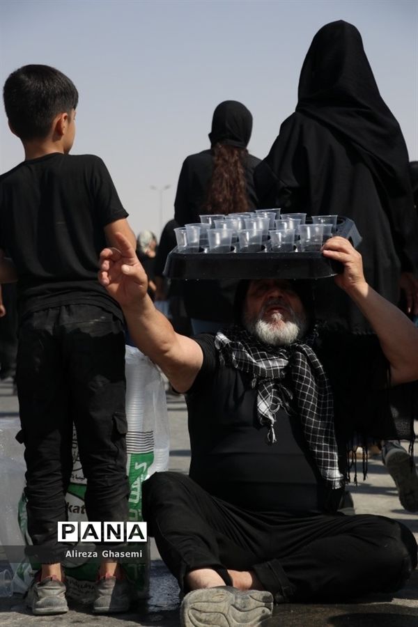 مراسم پیاده‌روی دل‌های اربعین در شهر اراک