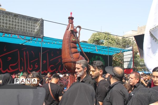 پیاده‌روی اربعین با حضور جمعی از مردم در شهرری