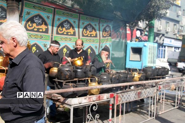 پیاده‌روی اربعین با حضور جمعی از مردم در شهرری