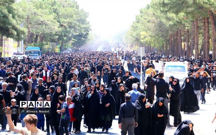 پیاده روی اربعین حسینی در کاشمر/فیلم