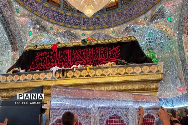 حال و هوای حرم ائمه معصومین در راهپیمایی اربعین