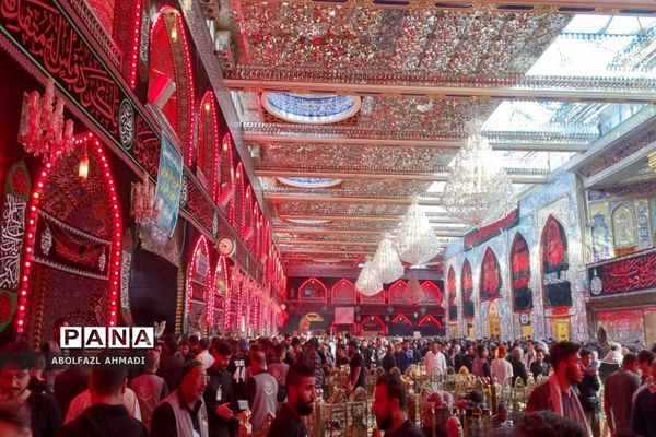 حال و هوای حرم ائمه معصومین در راهپیمایی اربعین