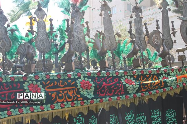 بیعت عاشقان اباعبدالله (ع) در روز اربعین