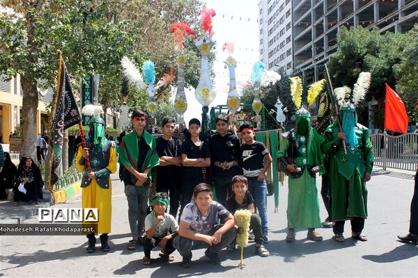 بیعت عاشقان اباعبدالله (ع) در روز اربعین