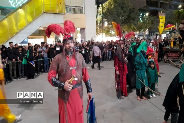 حضور پرشور عاشقان اباعبدالله الحسین (ع) در پیاده‌روی اربعین حسینی در مشهد