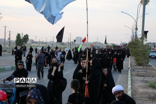 پیاده‌روی مردم قم در اربعین حسینی(ع)