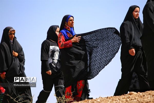 پیاده‌روی جاماندگان اربعین حسینی درشهر دانسفهان دراستان قزوین