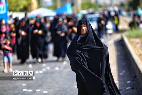 پیاده‌روی جاماندگان اربعین حسینی درشهر دانسفهان دراستان قزوین