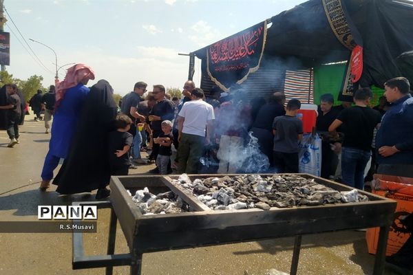 عزاداری و پیاده‌روی مردم قم در گرامیداشت اربعین حسینی