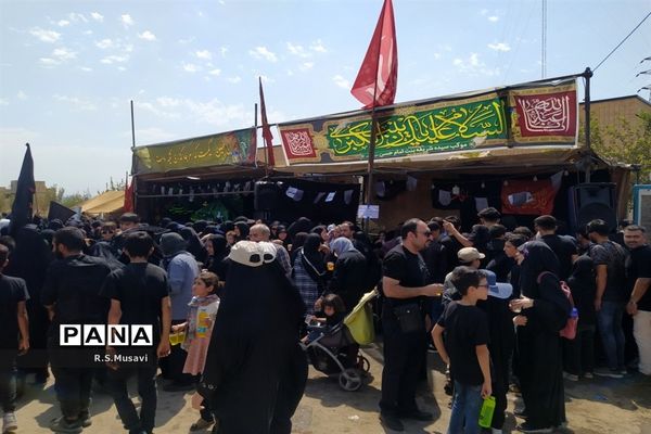 عزاداری و پیاده‌روی مردم قم در گرامیداشت اربعین حسینی