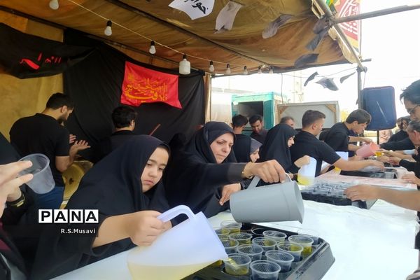 عزاداری و پیاده‌روی مردم قم در گرامیداشت اربعین حسینی