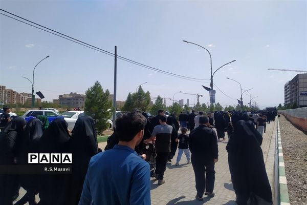 عزاداری و پیاده‌روی مردم قم در گرامیداشت اربعین حسینی