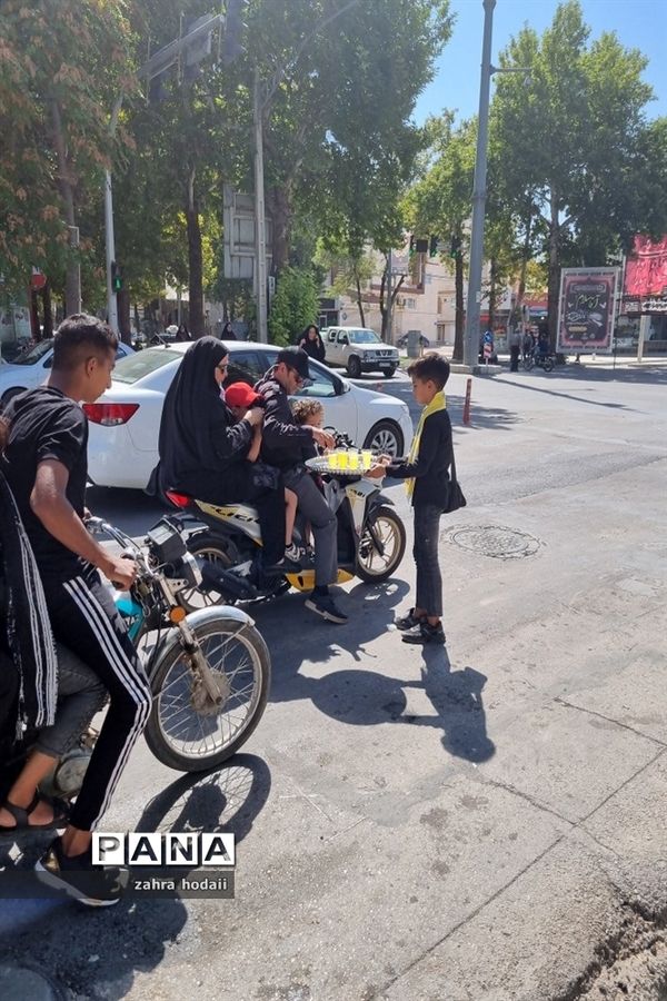 خدمات‌رسانی موکب دانش‌آموزان خراسان شمالی به جاماندگان حسینی