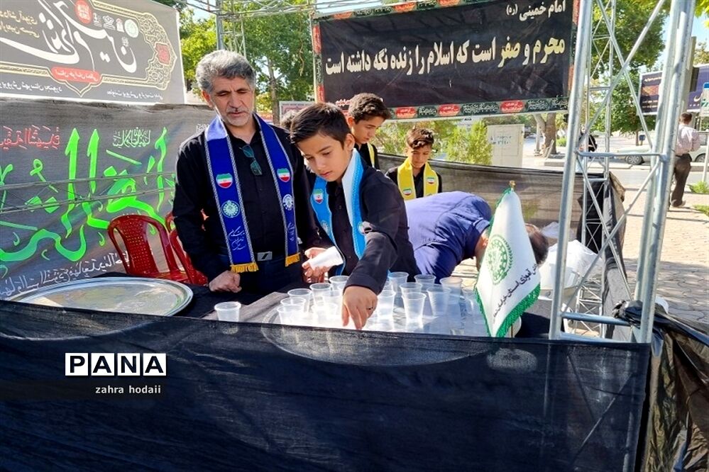 خدمات‌رسانی موکب دانش‌آموزان خراسان شمالی به جاماندگان حسینی