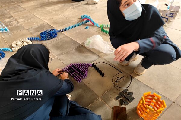 رقابت دانش‌آموزان دختر مقطع متوسطه در مسابقات دومینو المپیاد رویش