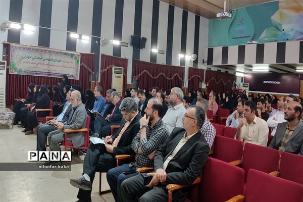 جلسه فصلی مدیران مدارس  ابتدایی در  قائمشهر