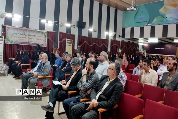 جلسه فصلی مدیران مدارس  ابتدایی در  قائمشهر