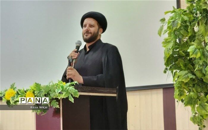 مسئولین باید بدون هیچ چشم داشتی، خدمتگزاران مردم باشند