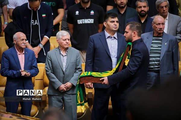 مراسم تجلیل از مدال‌آوران و قهرمانان ورزشی