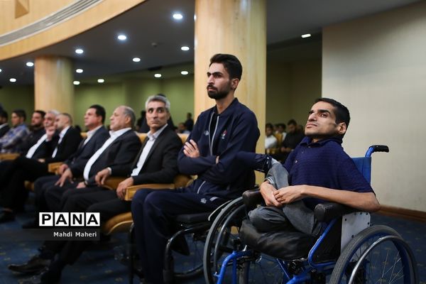 مراسم تجلیل از مدال‌آوران و قهرمانان ورزشی