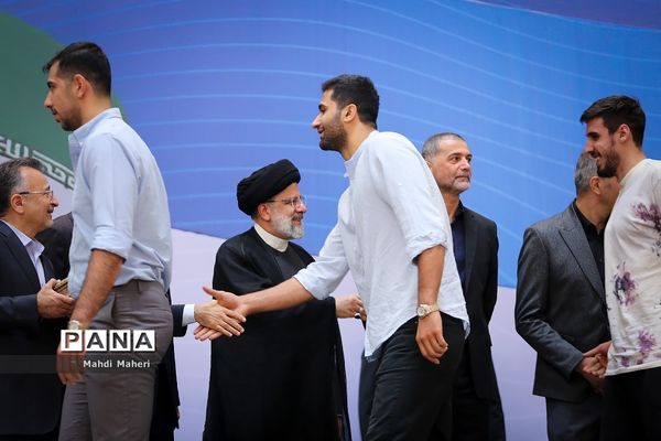 مراسم تجلیل از مدال‌آوران و قهرمانان ورزشی