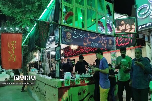 پذیرایی از مردم در چایخانه حسینی اهرستان یزد