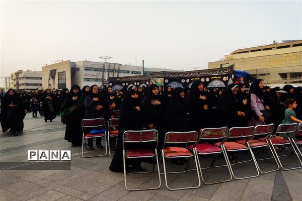 نوجوانان مشهدی خادم زائران و مجاوران امام مهربانی‌ها