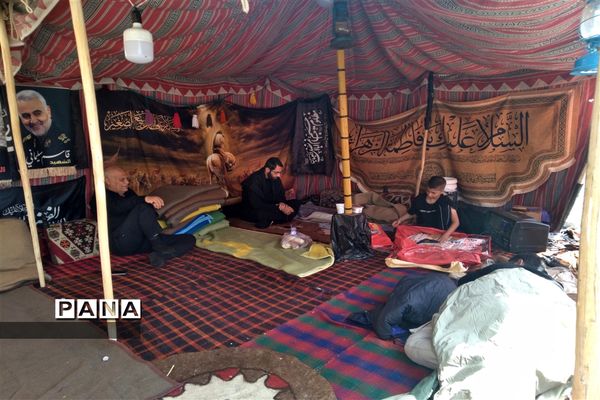 خدمت‌رسانی موکب داران و عاشقان حسینی به زائران امام رضا (ع) در عرصه میدان شهدا