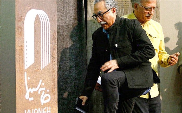 فرهاد توحیدی از دبیری جشن خانه سینما استعفا کرد