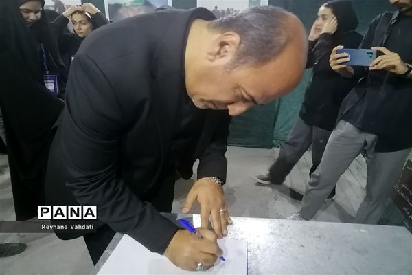 افتتاح نمایشگاه گروهی عکس در «مسیر بهشت»