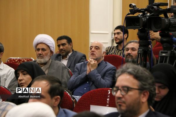 تقدیر از برگزیدگان دومین سوگواره بین‌المللی ملت امام حسین(ع) در قم